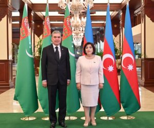 Türkmənistan Xalq Məsləhətinin sədri Milli Məclisdə səfərdə olub