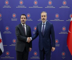 Hakan Fidan suriyalı həmkarı ilə İsrailin hücumlarını müzakirə edib