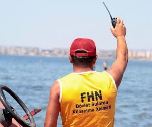 Novxanıda dənizdə iki nəfər batıb