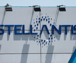 
Stellantis сообщила об убытках в €300 млн от пошлин США