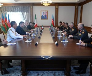 Министр обороны Азербайджана принял начальника Генштаба ВС Италии