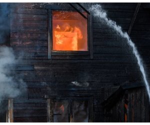 
В Свердловской области при пожаре погибли трое детей