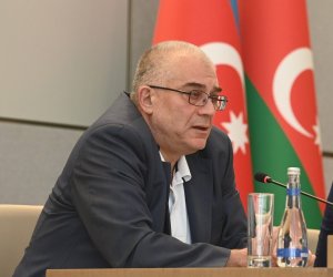 Араз Азимов провёл встречу с послом Ирана в Баку
