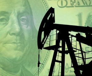 
Цена на нефть Brent снизилась на 1% на фоне торговых ожиданий