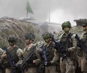 
СМИ: НАТО может разместить в Эстонии корпус союзников