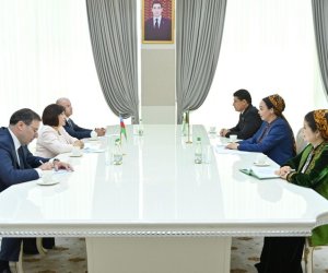 Sahibə Qafarova Türkmənistan Məclisinin sədri ilə görüşüb