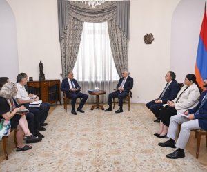 Armenian deputy PM, EU envoy stress need to reopen regional transport links