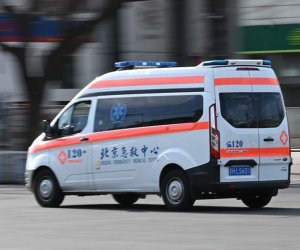 Пять человек погибли при обрушении подвесного моста в Китае