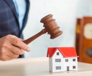 Azərbaycanda 4 bağlanmış bankın əmlakları hərraca çıxarılır