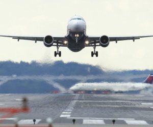 В шести российских аэропортах ввели ограничения