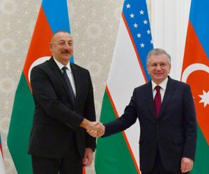 Prezident Şavkat Mirziyoyevə zəng edib