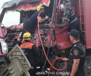 Balaxanıda yol qəzası baş verib - Video