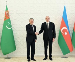 İlham Əliyev Qurbanqulu Berdiməhəmmədova zəng edib
