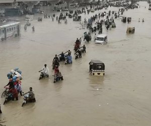 Pakistanda leysan yağışları 200-dən çox insanın həyatına son qoyub