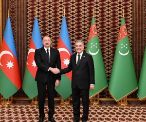 
İlham Əliyevin Qurbanqulu Berdiməhəmmədovla təkbətək görüşü başlayıb