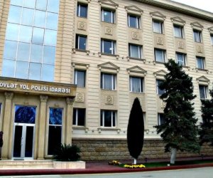 
Yol polisi piyadalara çağırış edib