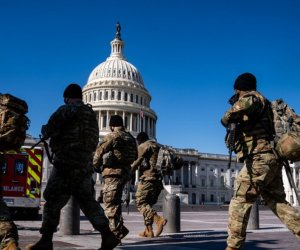 Минобороны разрешили Нацгвардии США применять оружие в Вашингтоне