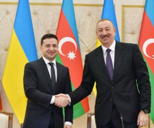 İlham Əliyev Volodimir Zelenskini təbrik edib