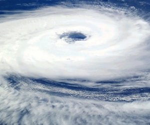 Более 20 тыс. человек эвакуированы на Хайнане из-за шторма