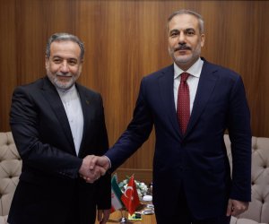 Türkiyə və İran XİN rəhbərləri görüşüb