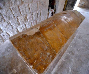 Azerbaijan in talks with Syria on moving Nasimi’s grave