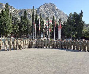 Азербайджанские военные отправились на курсы коммандос в Турцию