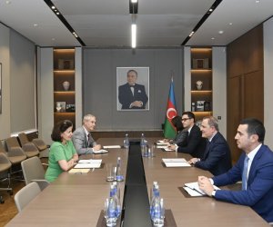Bayramov Fransanın səfirini diplomatik missiyasının başa çatması münasibətilə qəbul edib