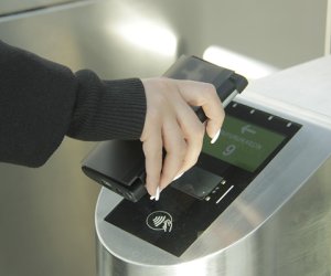 Бакинское метро планирует внедрить месячные и разовые проездные карты