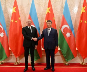 Prezident İlham Əliyev Tiencində Si Cinpinlə görüşüb