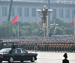 Ильхам и Мехрибан Алиевы приняли участие в военном параде в Пекине
