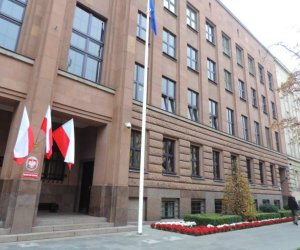 Polşa XİN həmvətənlərini Belarusu dərhal tərk etməyə çağırıb