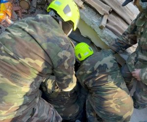В Гяндже рухнул дом: спасатели МЧС нашли тело под завалами