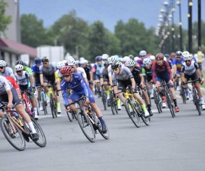 Almaniyada velosiped yarışı zamanı baş verən qəzada 80-dən artıq iştirakçı xəsarət alıb