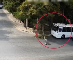 Sürücü diqqətsizliyi svetoforun yararsız vəziyyətə düşməsinə səbəb oldu