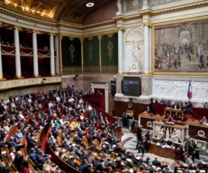 Fransa parlamenti ölkə hökumətini istefaya göndərib