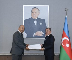 Джейхун Байрамов принял верительные грамоты нового посла Египта