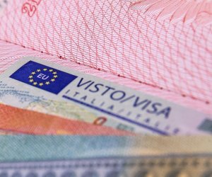 Европа ужесточает въезд для россиян