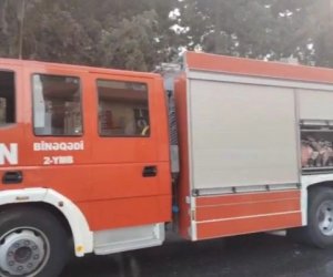В Хырдалане загорелась многоэтажка: жильцы эвакуированы