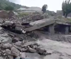 Sel suları Balakəndə körpünü dağıdıb