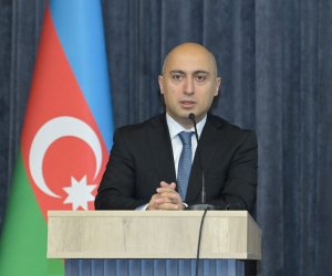 Эмин Амруллаев отметил День знаний в Шуше