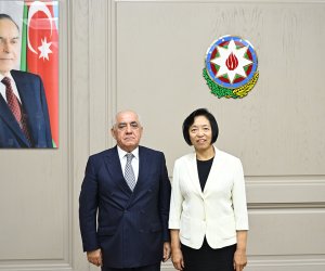 Əli Əsədov Su Hui ilə görüşüb