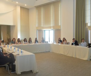 "Azərsun Holdinq” təhsil müəssisələri ilə əməkdaşlıq görüşü keçirib