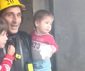 Sumqayıtda yaşayış binasında yanğın olub - Video