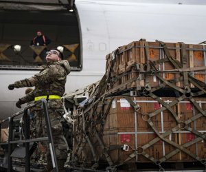 Администрация Трампа впервые начала поставки оружия Украине