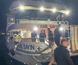 İstanbulda sərnişin bərəsi gəmi ilə toqquşub - Xəsarət alanlar var