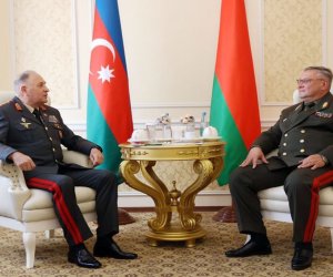 
Начальник Генштаба Азербайджанской Армии встретился с белорусским коллегой