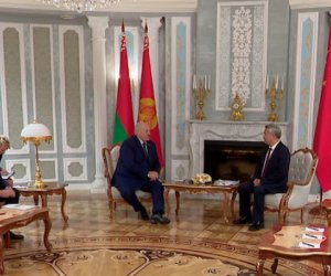 Польша закрыла границу с Беларусью. Китайцы приехали к Лукашенко