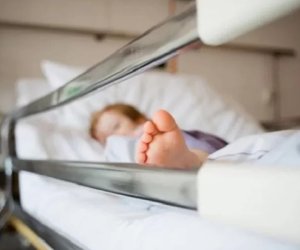 Bərdədə 6 yaşlı uşağa evdə sistem vurulduqdan sonra ölüb