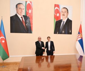 Ана Брнабич пришла и к Али Асадову