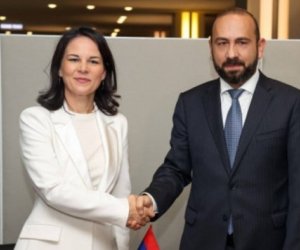 Berbok və Mirzoyan Bakı-İrəvan sülh prosesini müzakirə edib